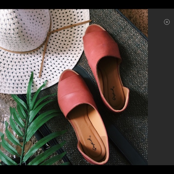 QUPID RED SANDLES - Picture 2 of 7